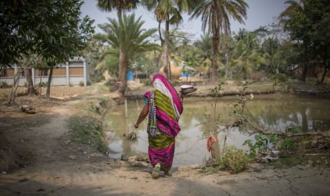 In southern Bangladesh, one of the world’s most disaster-prone areas, climate change has increased the frequency of cyclones, tidal surges, coastal erosion and drought