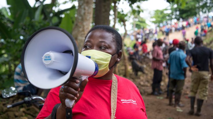 Lucina, in the largest market place in the region of Jacmel - Cap Rouge, promoting safe hygiene practices during the Covid-19 sanitary health alert.