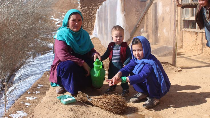 34-year-old Robaba is washing her children's hands and training them in washing techniques